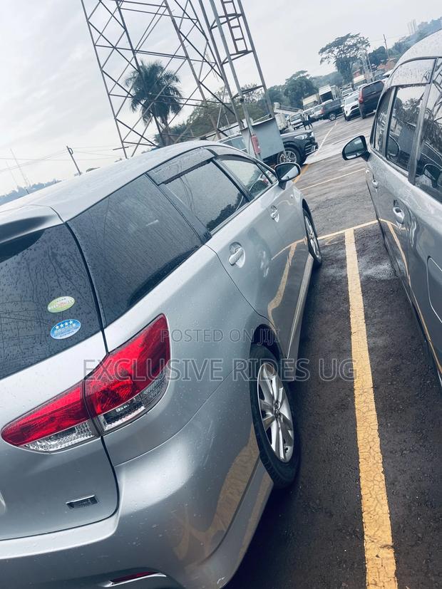 Toyota Wish 2012 Silver