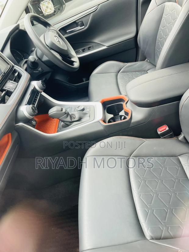 Toyota RAV4 Limited AWD (2.5L 4cyl 6A) 2016 Gray