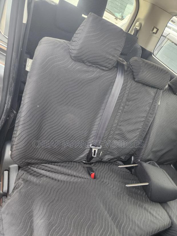 Toyota Noah 2.0 FWD (8 Seater) 2015 Silver