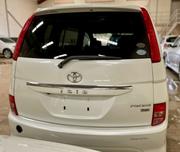 Toyota ISIS 2010 White for sale