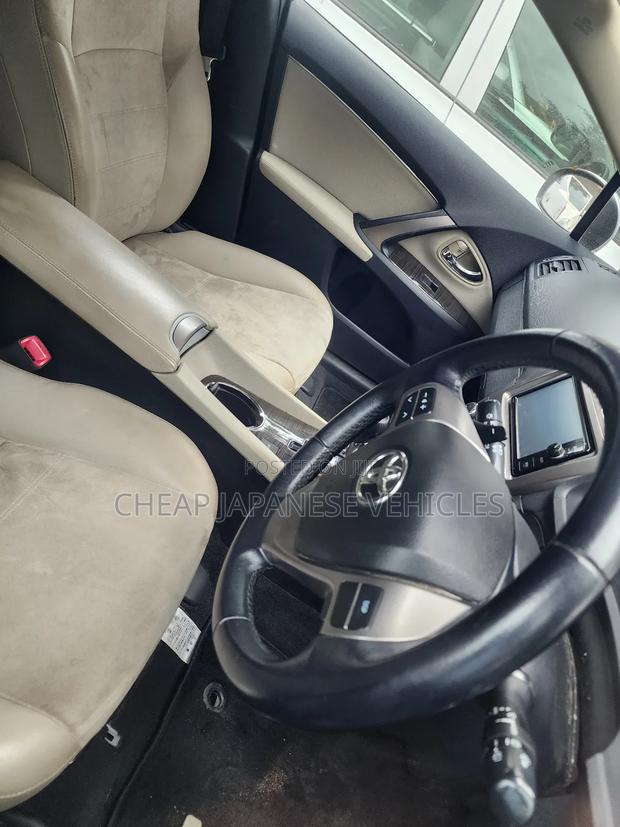 Toyota Avensis 2015 Silver