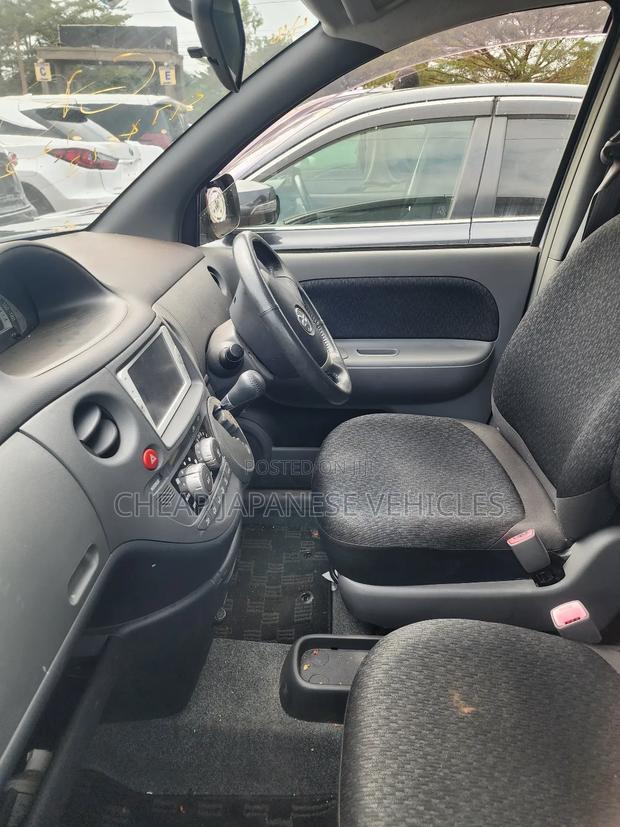 Toyota Sienta 1.5 FWD 2013 Silver