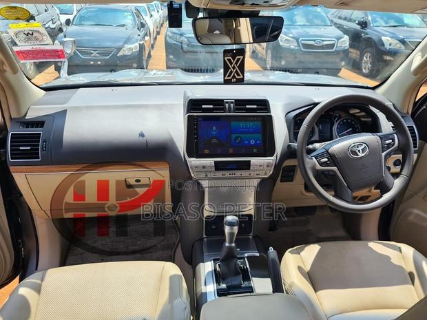 Toyota Land Cruiser Prado 2022 Gray