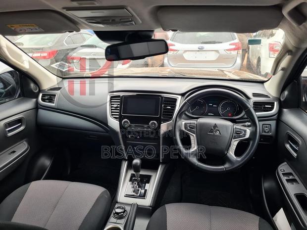 Mitsubishi L200 Club Cab 2.4 154hp 4WD 2020 Black
