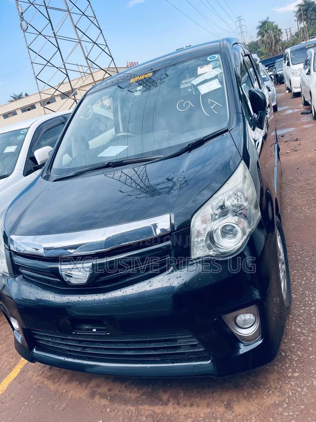Toyota Noah 2.0 143hp FWD (7 Seater) 2012 Black