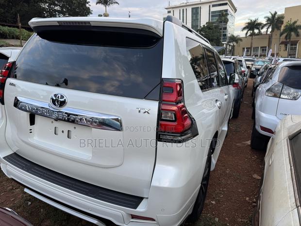 Toyota Land Cruiser Prado 2019 White