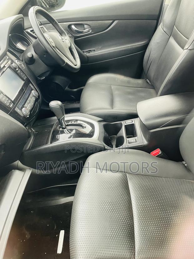 Nissan X-Trail 2.0 Petrol FWD 2015 Gray