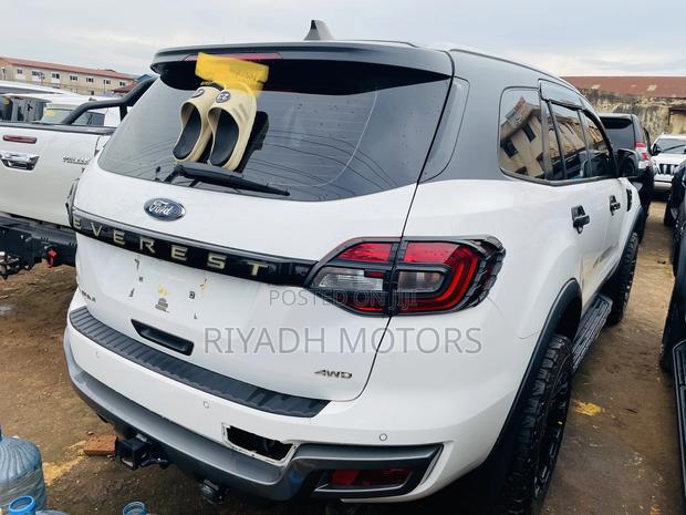 Ford Everest 2018 White