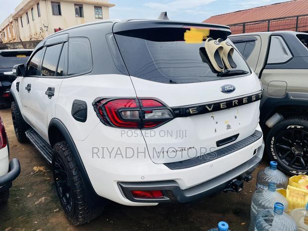 Ford Everest 2018 White