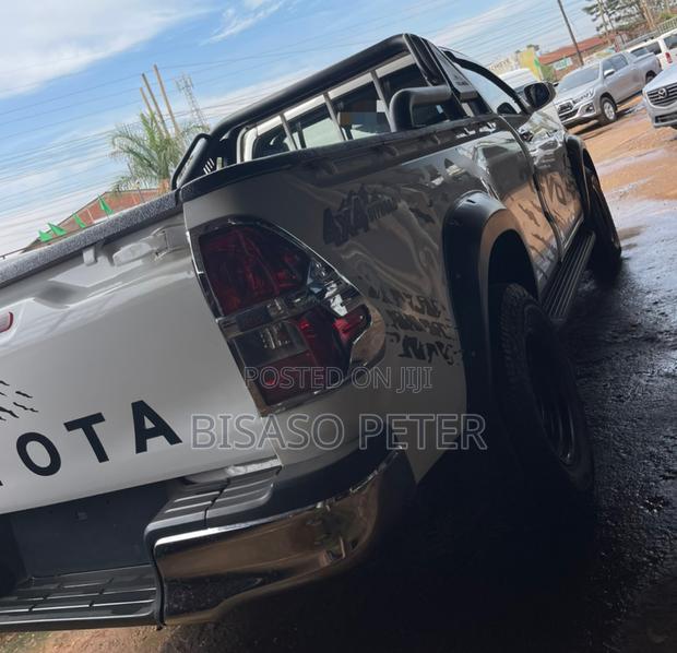 Toyota Hilux 2016 White