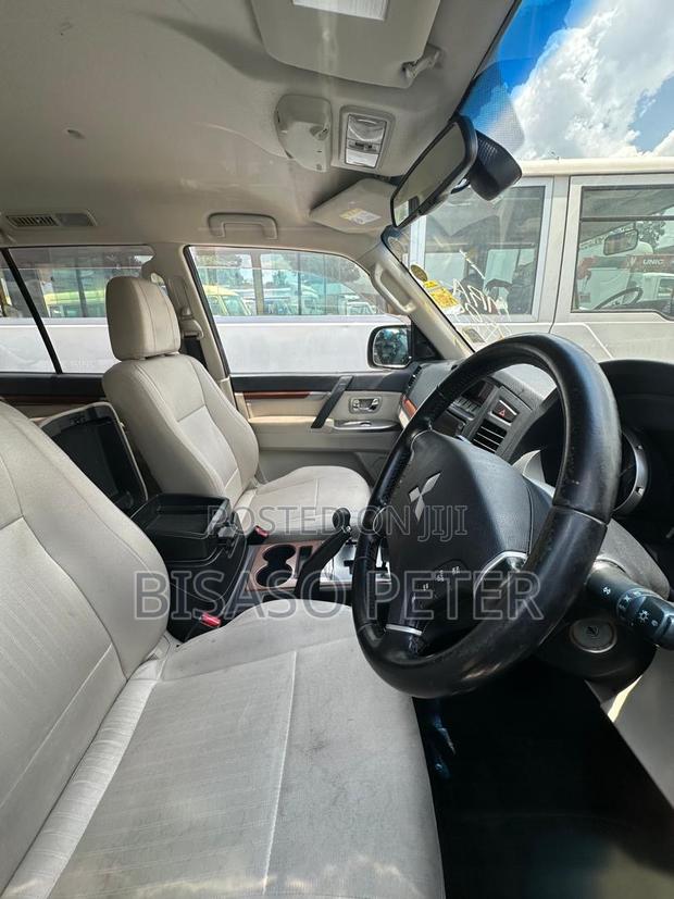 Mitsubishi Pajero 3.2 Di-Dc GLS 2011 Gray