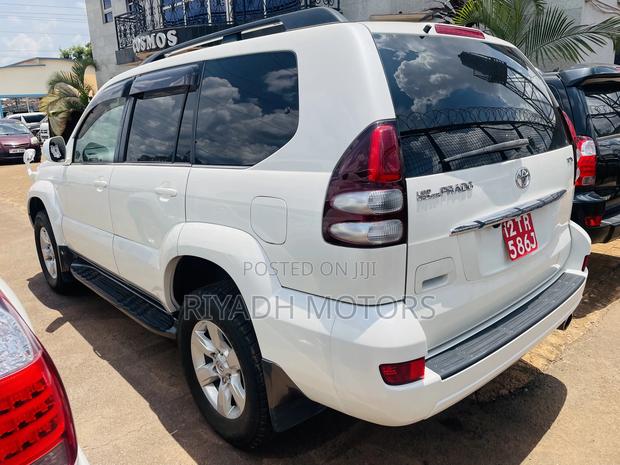 Toyota Land Cruiser Prado 2009 White