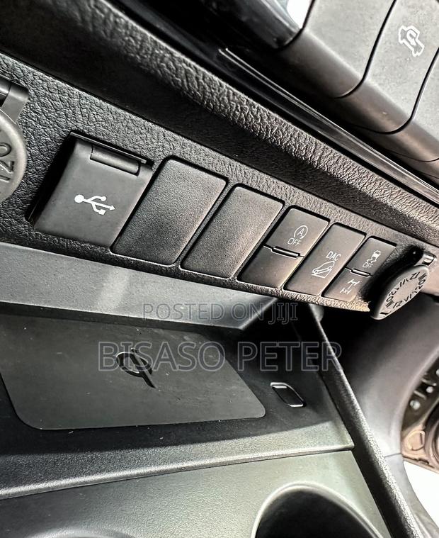Toyota Hilux 2024 Gray