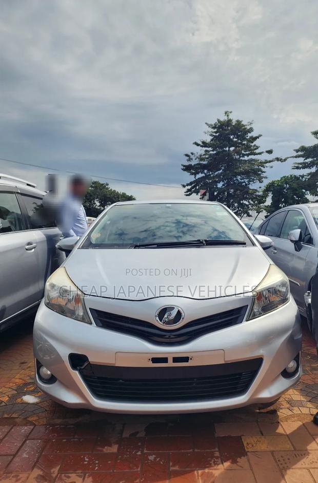 Toyota Vitz 1.3 FWD 5dr 2011 Silver
