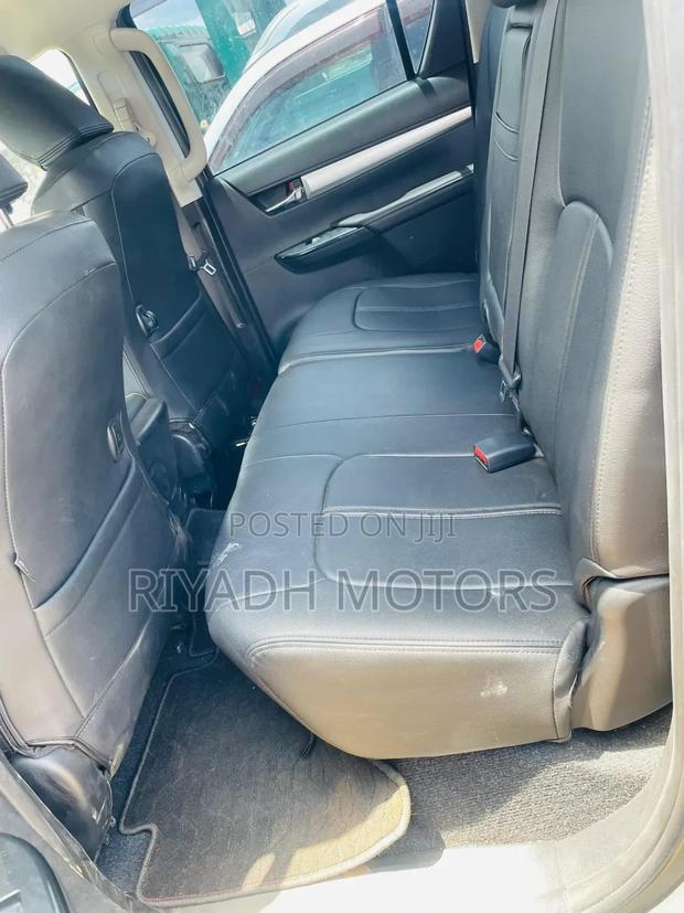 Toyota Hilux 2021 Gray