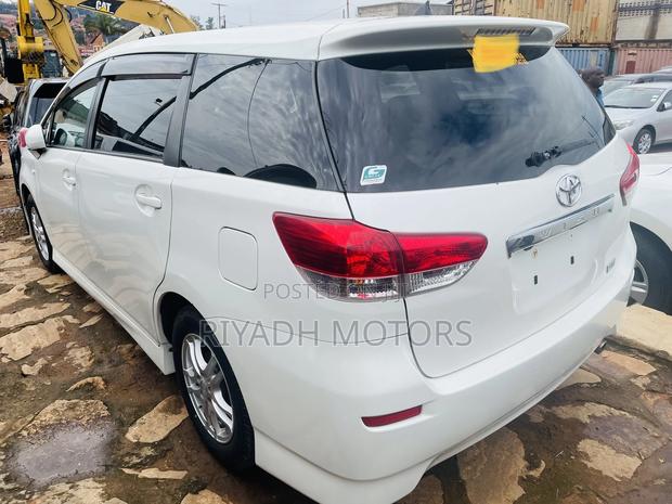 Toyota Wish 2012 White