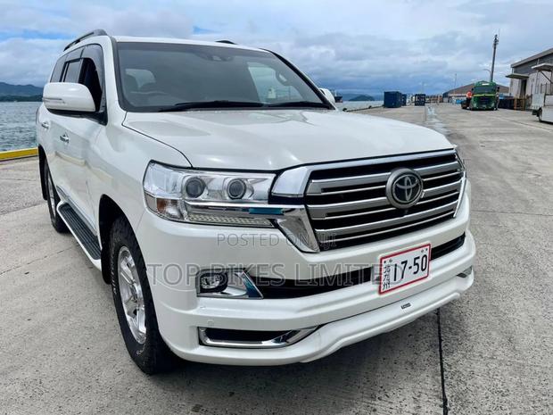 Toyota Land Cruiser 4.6 V8 ZX 2018 White