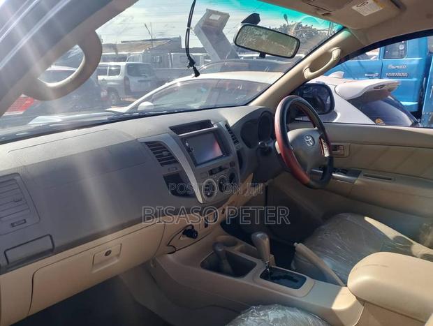 Toyota Hilux 2011 Gray
