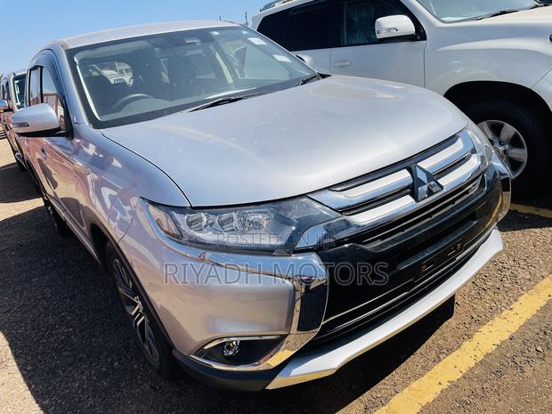 Mitsubishi Outlander 2017 Silver