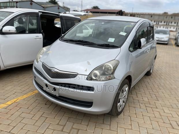 Toyota Ractis 2010 Silver