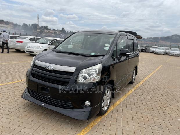 Toyota Noah 2009 Black