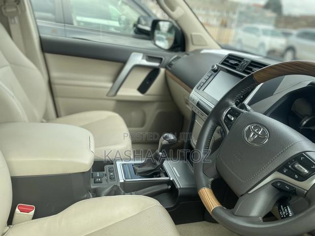 Toyota Land Cruiser Prado 2017 Black