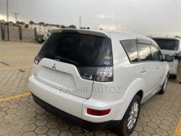 Mitsubishi Outlander 2010 White