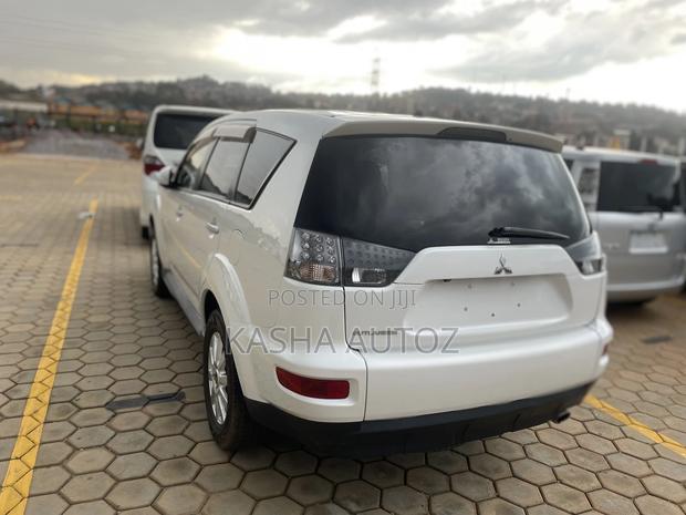 Mitsubishi Outlander 2010 White