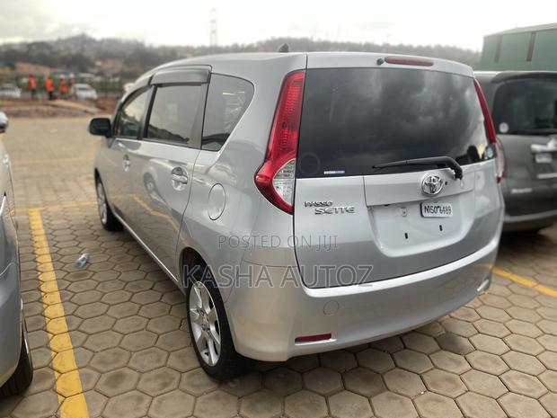 Toyota Passo Sette 2010 Silver