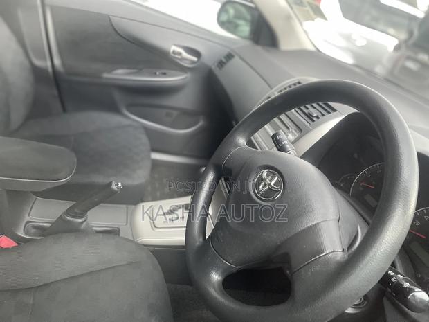 Toyota Corolla Fielder 2011 Silver