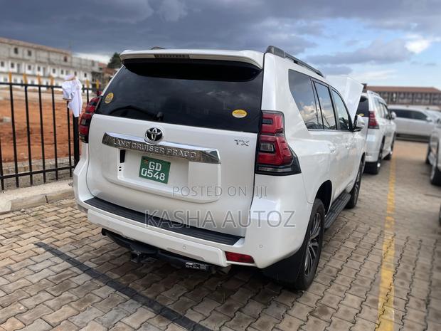 Toyota Land Cruiser Prado 2019 White