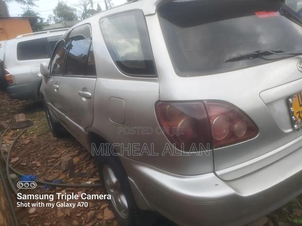 Toyota Harrier 2000 Silver