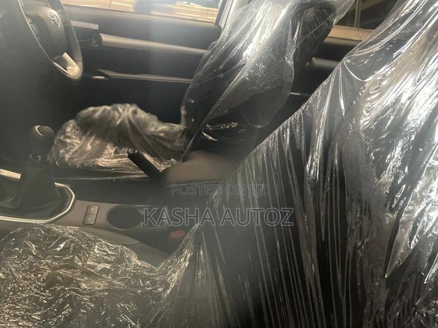 New Toyota Hilux 2024 Silver