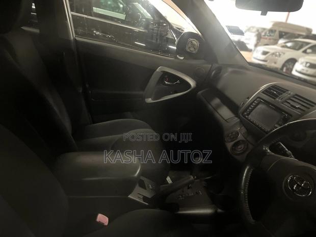 Toyota RAV4 2010 Silver