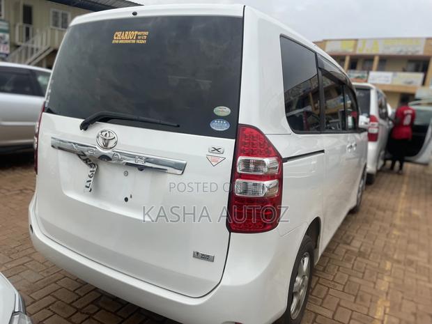 Toyota Noah 2011 White