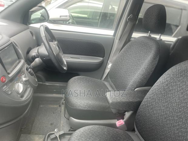 Toyota Sienta 2012 Purple