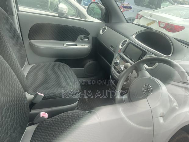 Toyota Sienta 2009 White