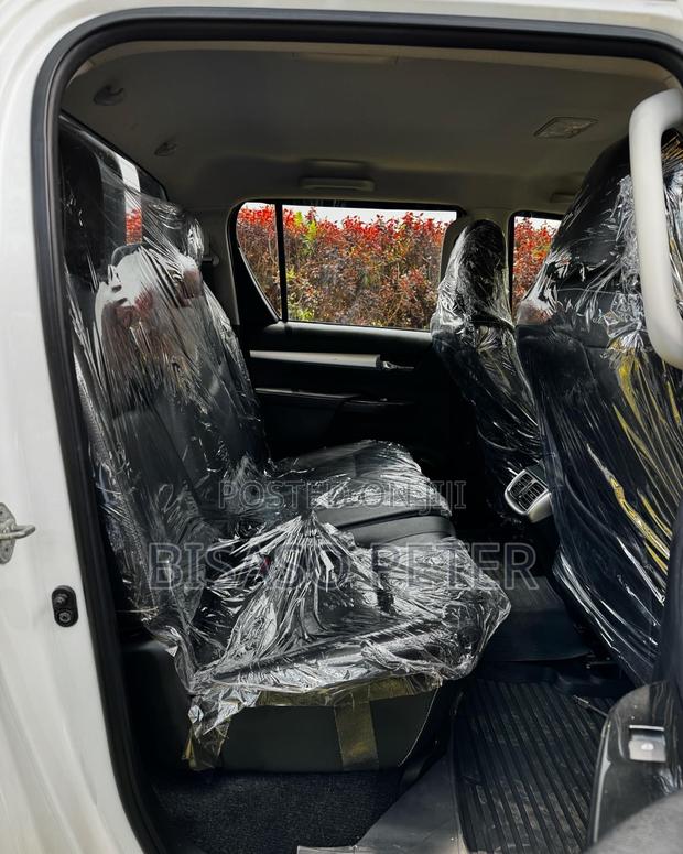 Toyota Hilux 2018 White