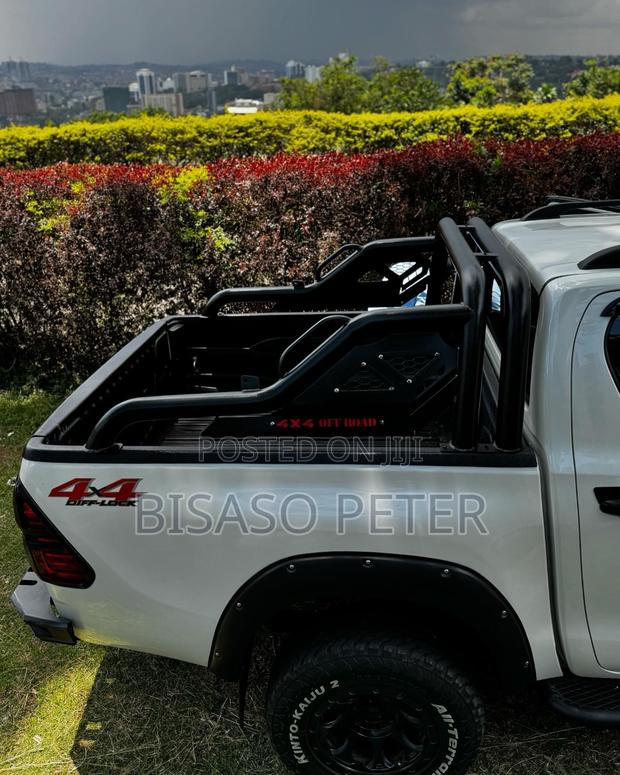 Toyota Hilux 2018 White