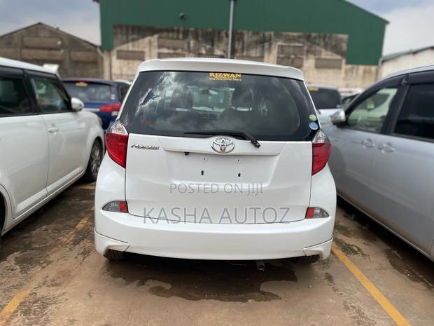 Toyota Ractis 2011 White