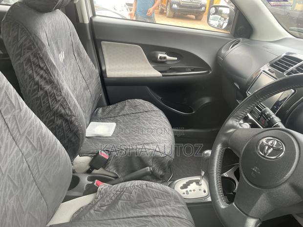 Toyota IST 2009 White