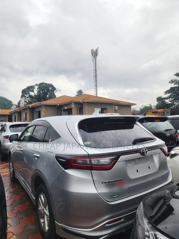 Toyota Harrier 2.0 2018 Silver
