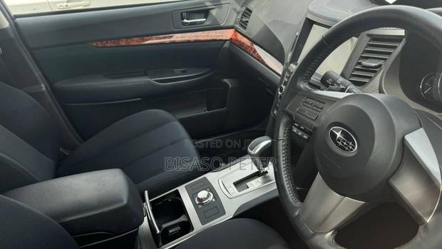 Subaru Legacy 2.5i Premium 2011 White