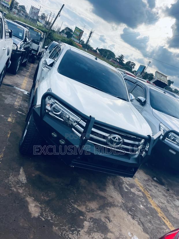 Toyota Hilux Revo Double Cab Deisel 2.4 AWD 2017 White