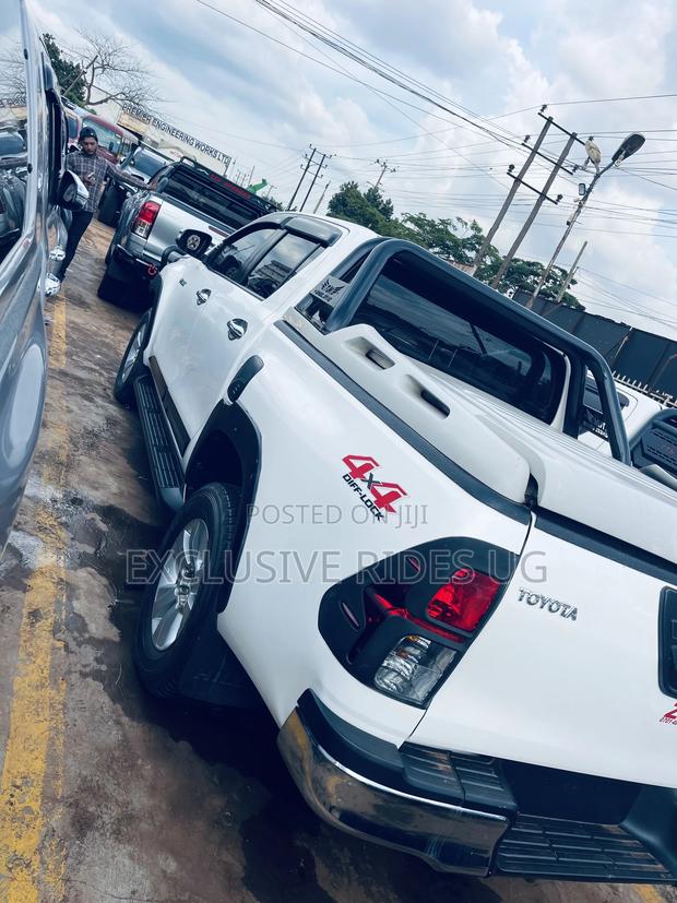 Toyota Hilux Revo Double Cab Deisel 2.4 AWD 2017 White