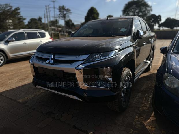 Mitsubishi Triton 2015 Black