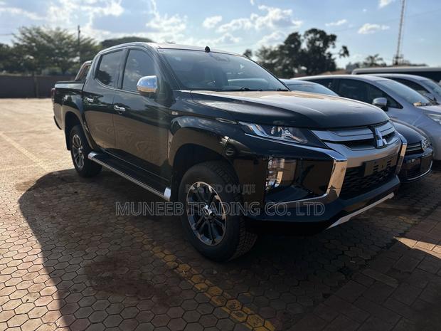 Mitsubishi Triton 2015 Black