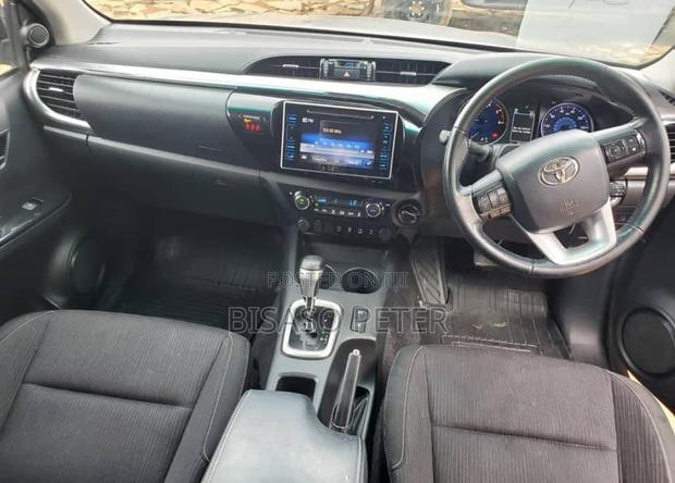 Toyota Hilux 2018 Silver