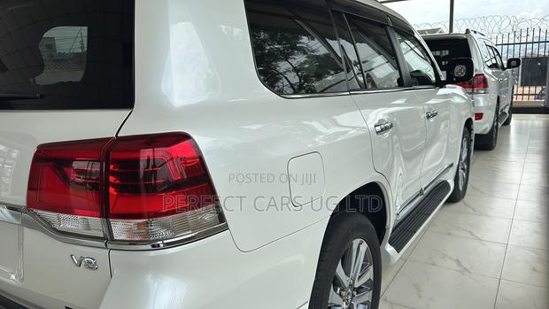 Toyota Land Cruiser 4.6 V8 ZX 2020 White