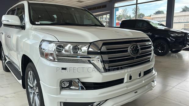 Toyota Land Cruiser 4.6 V8 ZX 2020 White